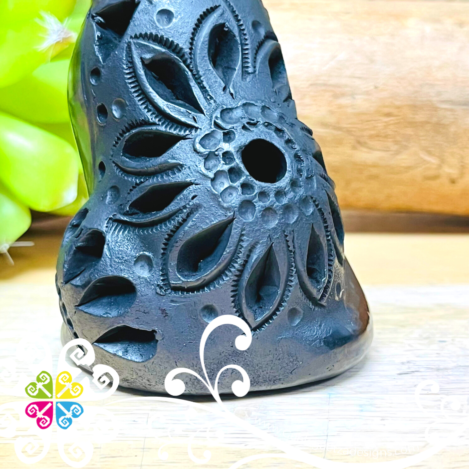 Small Poised Cat Black Clay Figure - Barro Negro Oaxaca