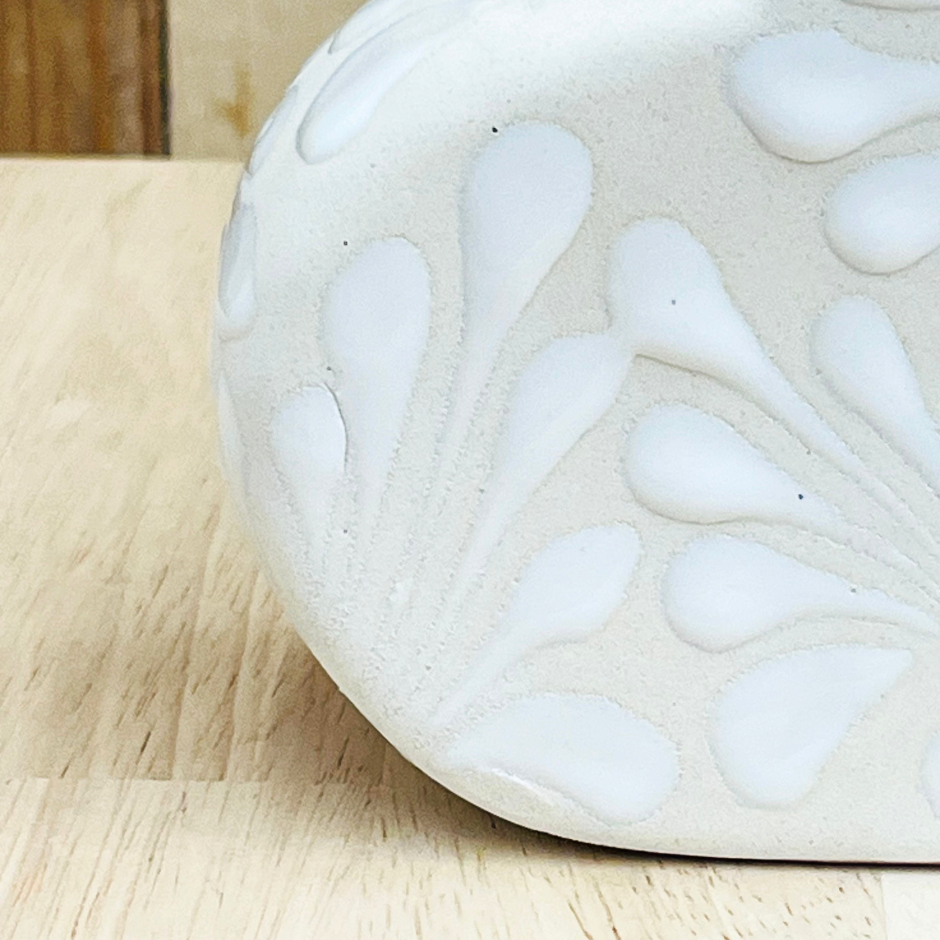White Espiga Corazon Clay Vase - Florero Barro