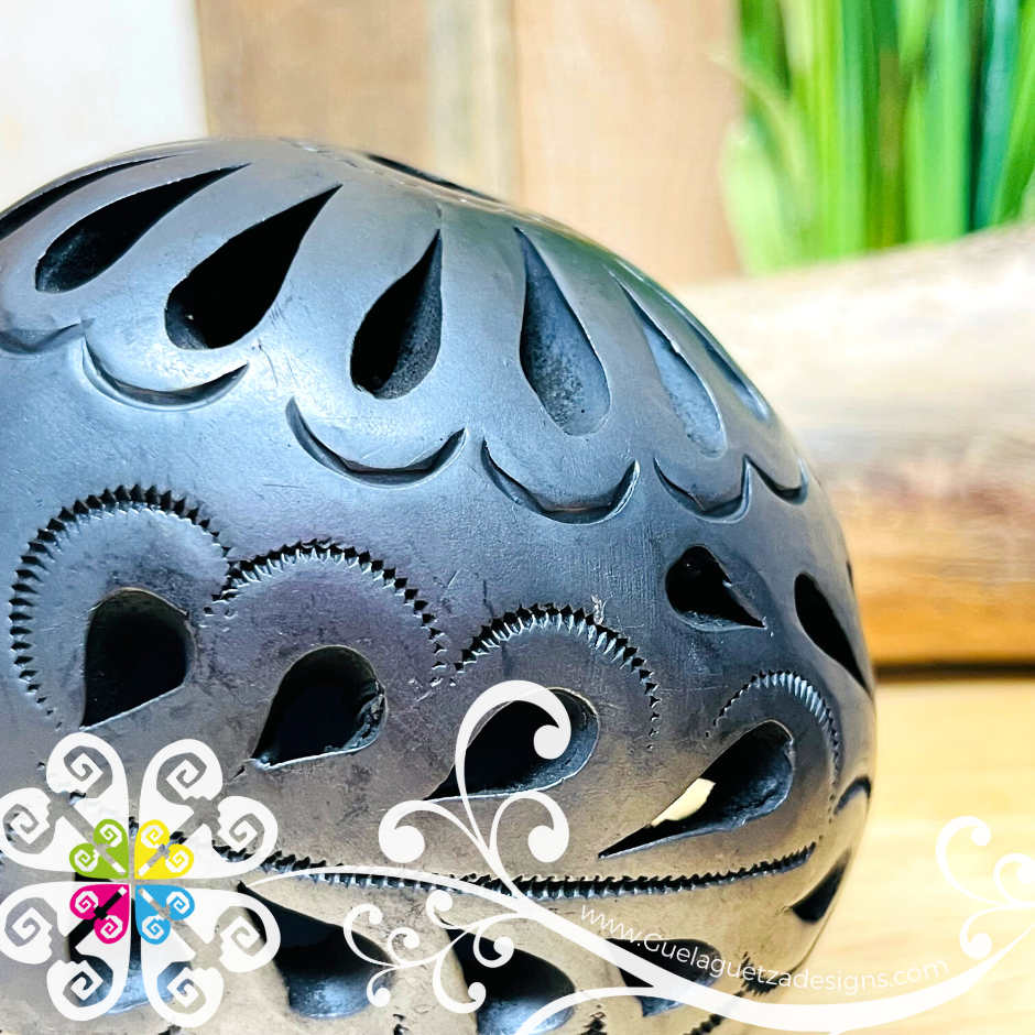 Medium Sencillo Skull - Black Clay Oaxaca