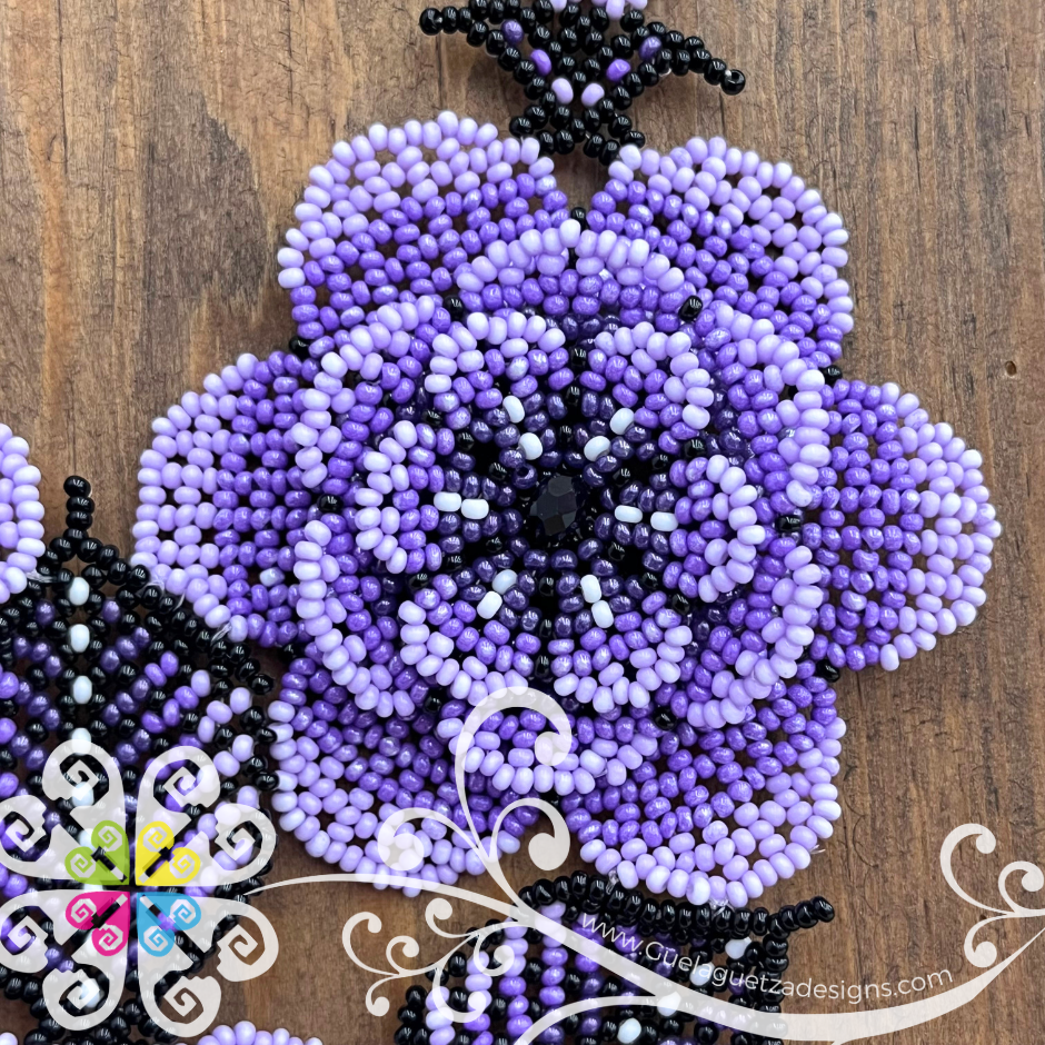 Tri Daisy Beaded Necklace