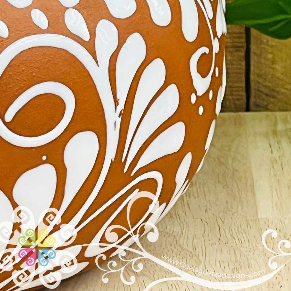 Natural with White Espiga Olla Redonda - Home Decor