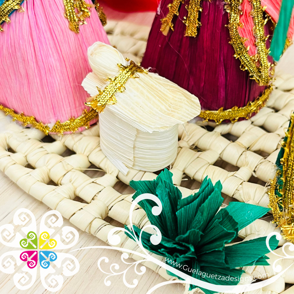 Small Multicolor Nativity Set of 5 pcs - Nacimiento Navideno