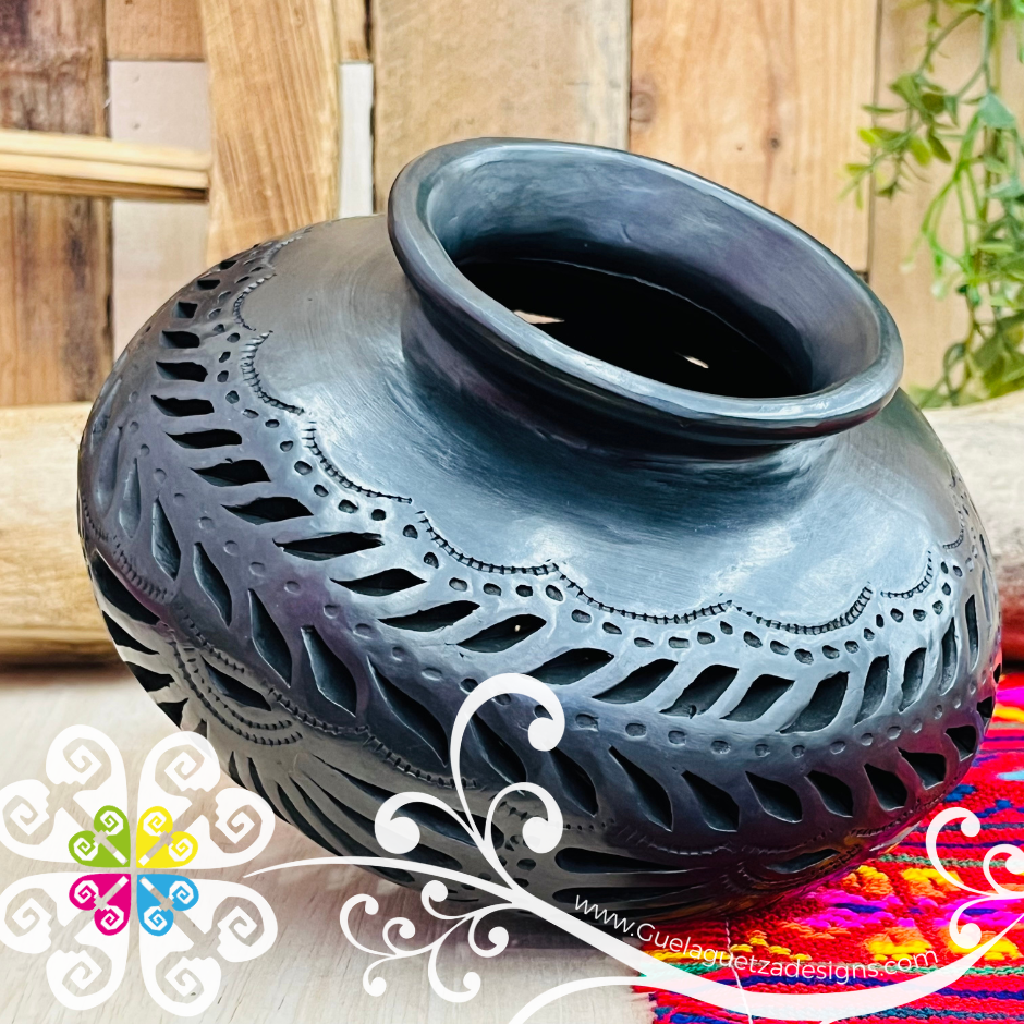 Medium Cantaro Nigua Black Clay Vase - Barro Negro Oaxaca