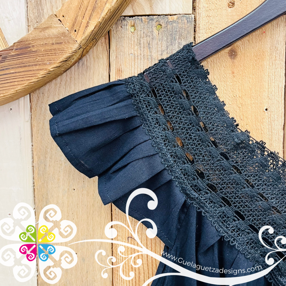Black V Neck Top - Blusa Bordada