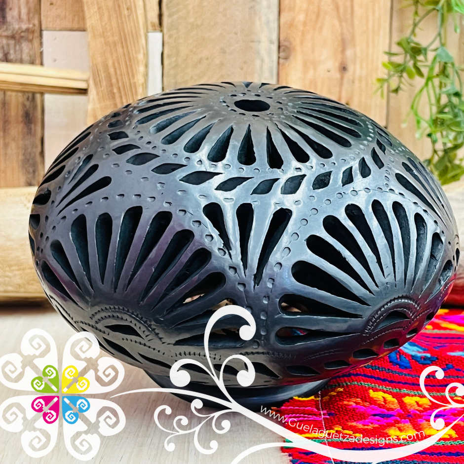 Medium Cantaro Nigua Black Clay Vase - Barro Negro Oaxaca