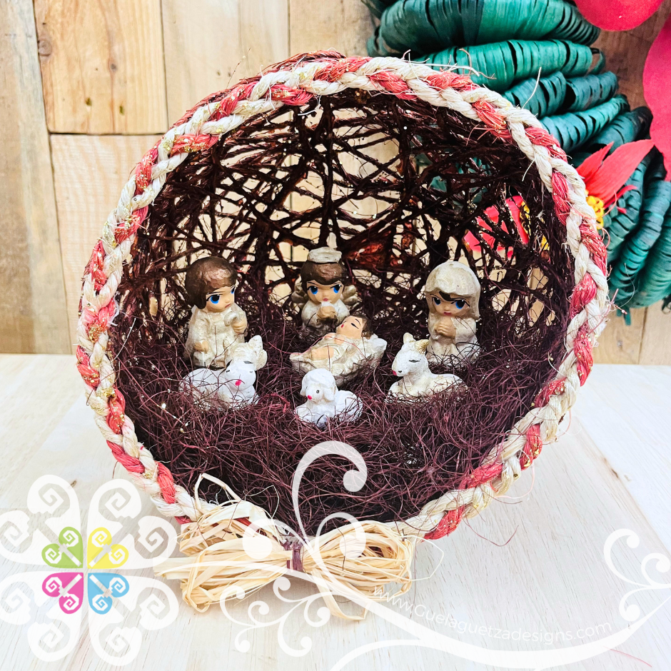 Small Nacimiento Mimbre - Wicker Nativity Scene - Nacimiento Navideno