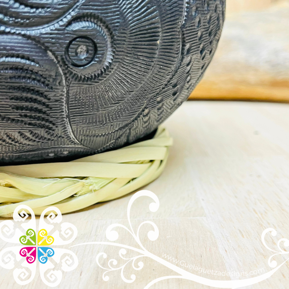 Medium Carved Cantarito Black Clay Vase - Barro Negro Oaxaca