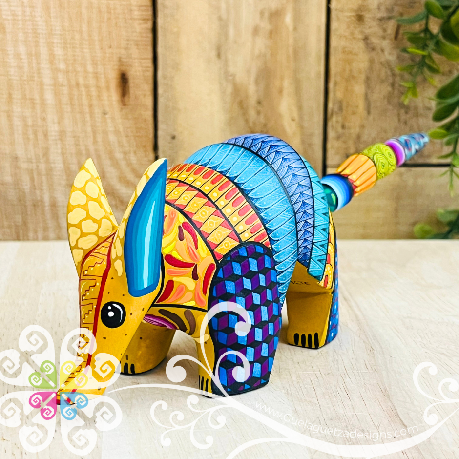 Medium Armadillo Alebrije - Handcarve Wood Decoration Figure