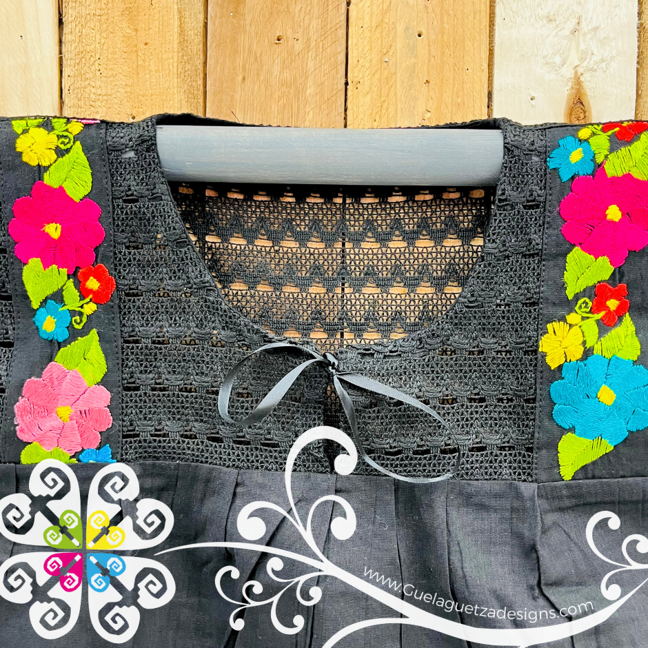 Black Berta Embroider Top - 3/4 Sleeve - Blusa Bordada