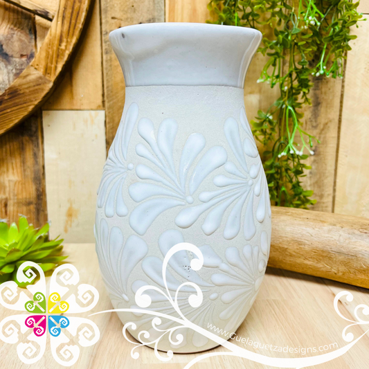 Imperfectly Beautiful White Engobe Espiga Plumeado Florero Ovulo - Florero Barro