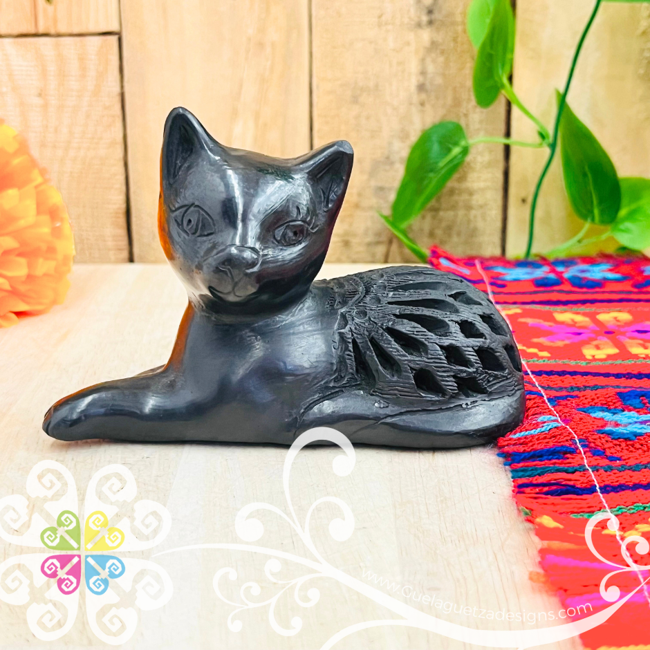 Small Resting Cat Black Clay Figure - Barro Negro Oaxaca