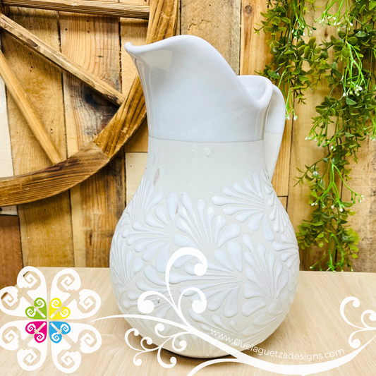 Imperfect Engobe/White Espiga Pato Clay Pitcher - Jarra de Barro