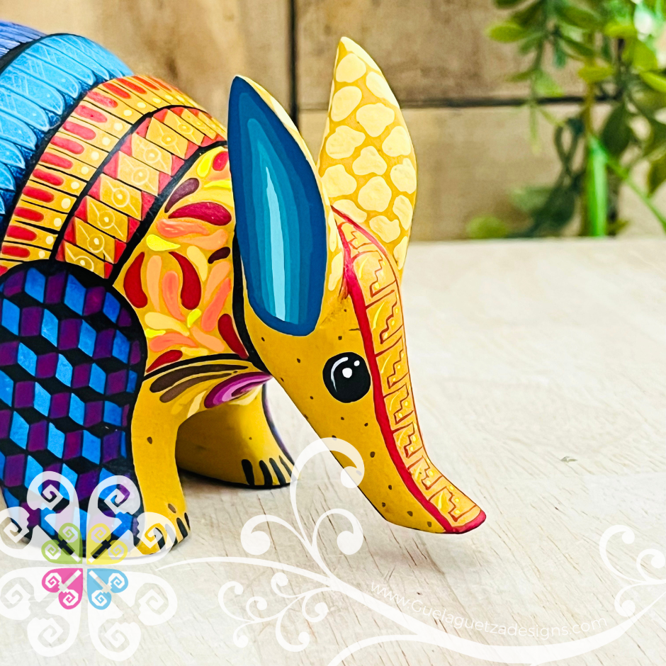 Medium Armadillo Alebrije - Handcarve Wood Decoration Figure