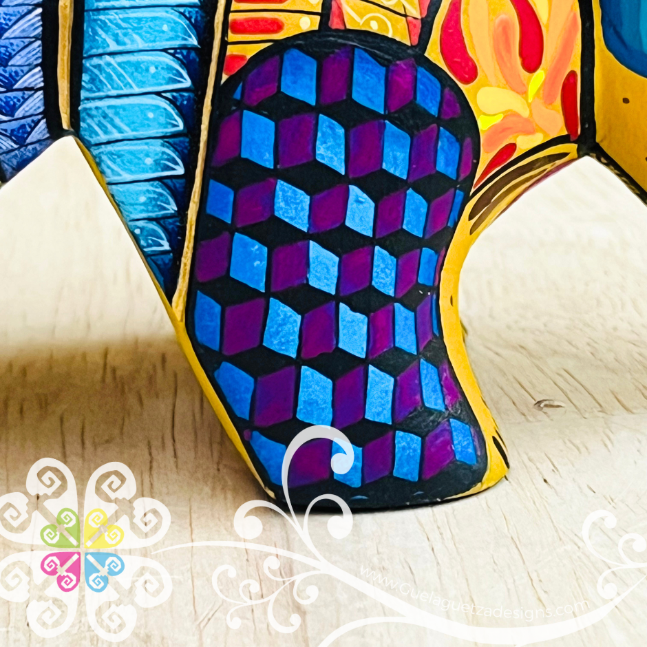 Medium Armadillo Alebrije - Handcarve Wood Decoration Figure