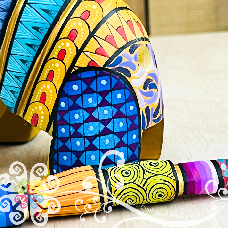 Medium Armadillo Alebrije - Handcarve Wood Decoration Figure