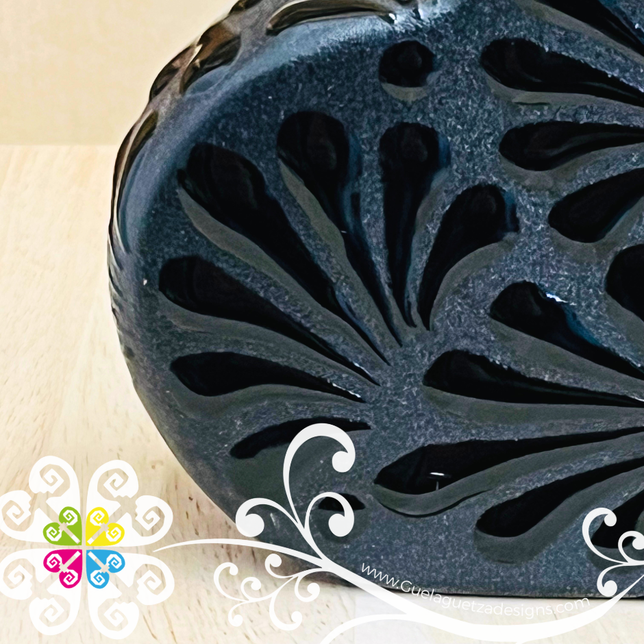 Black Espiga Corazon Clay Vase - Florero Barro