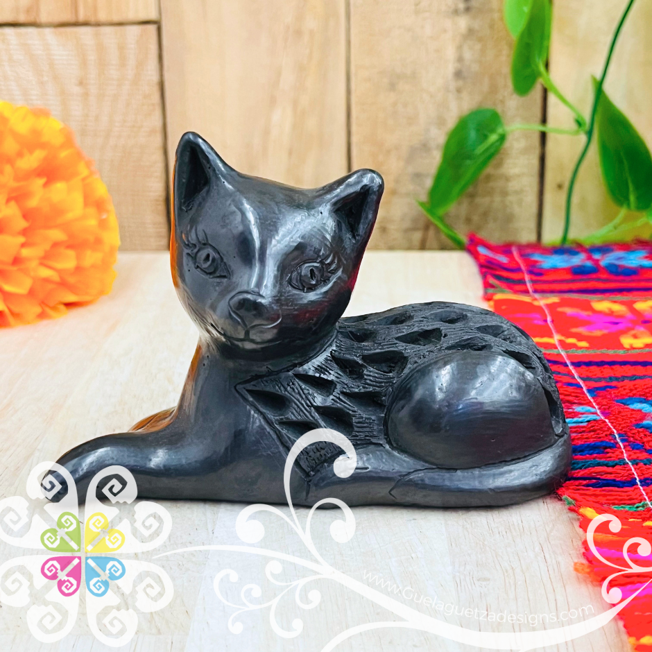 Small Resting Cat Black Clay Figure - Barro Negro Oaxaca