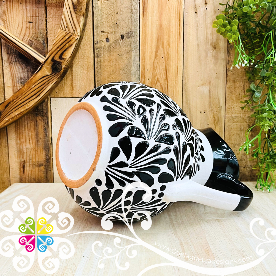 Engobe with Black Espiga Large Pato Clay Pitcher - Jarro de Barro