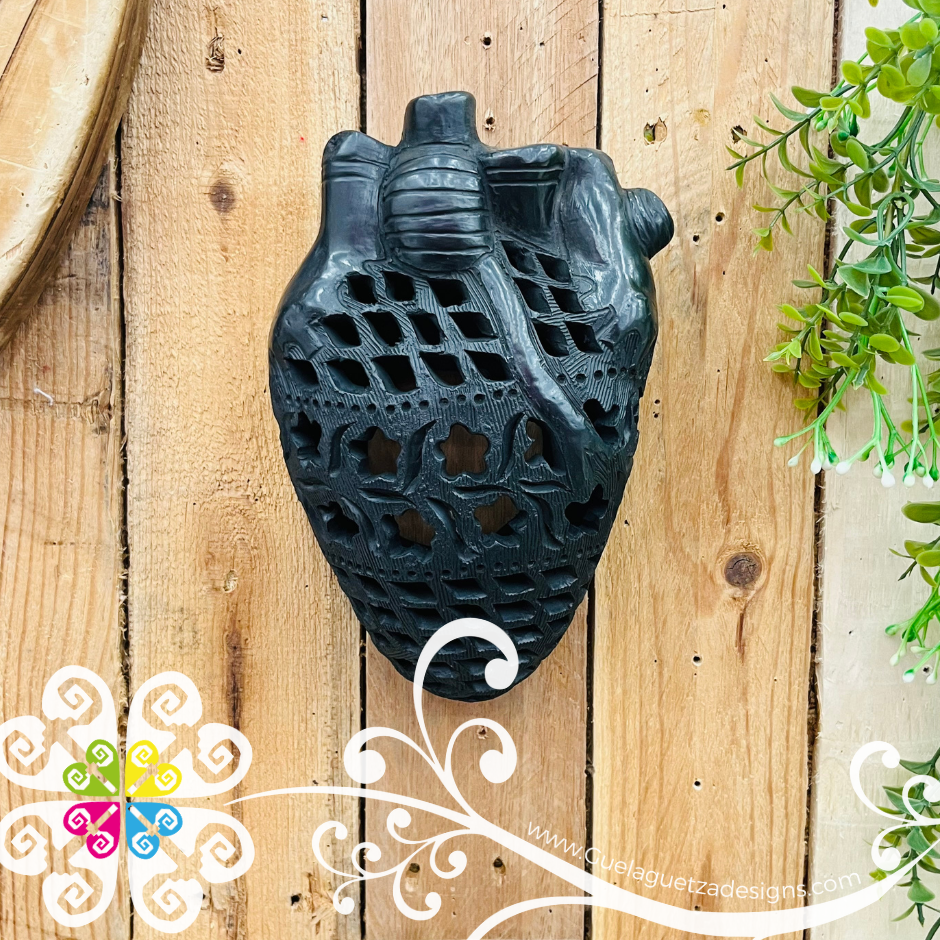 Medium Valvula Corazon De Pared - Barro Negro Oaxaca