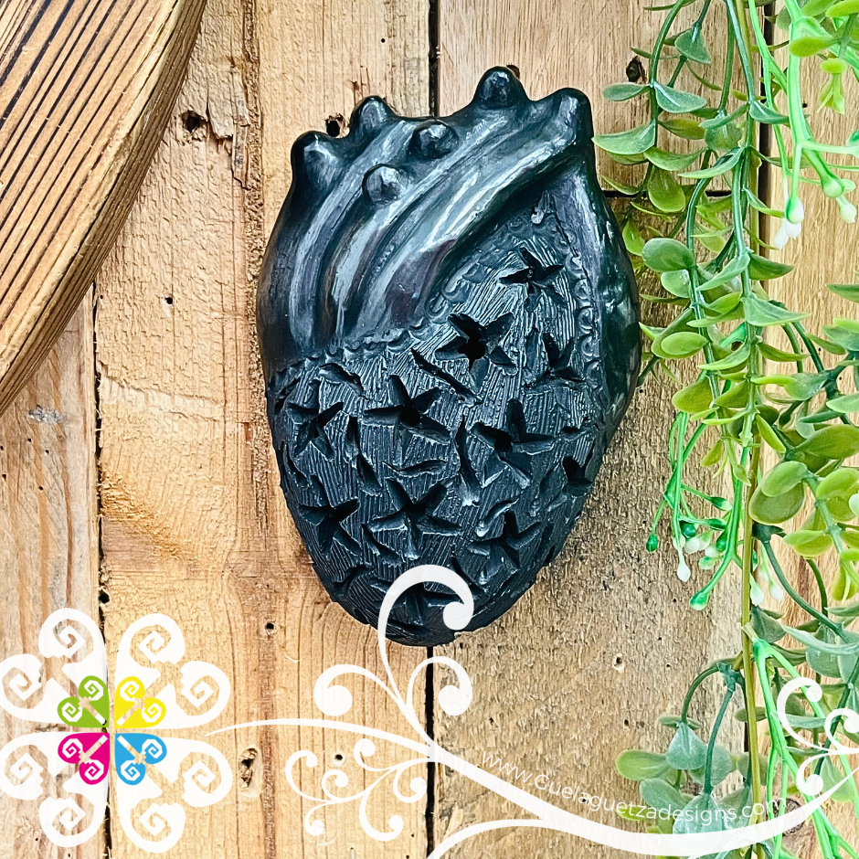 Small Valvula Corazon De Pared - Barro Negro Oaxaca
