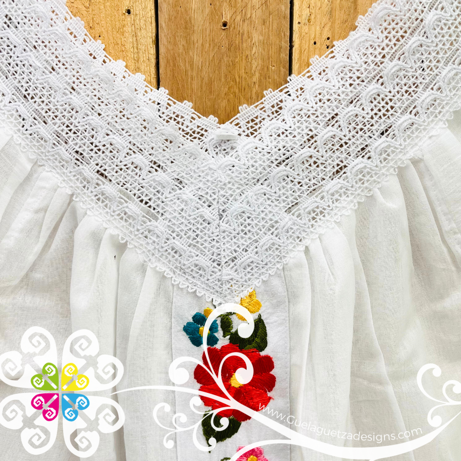 White V Neck Top - Blusa Bordada