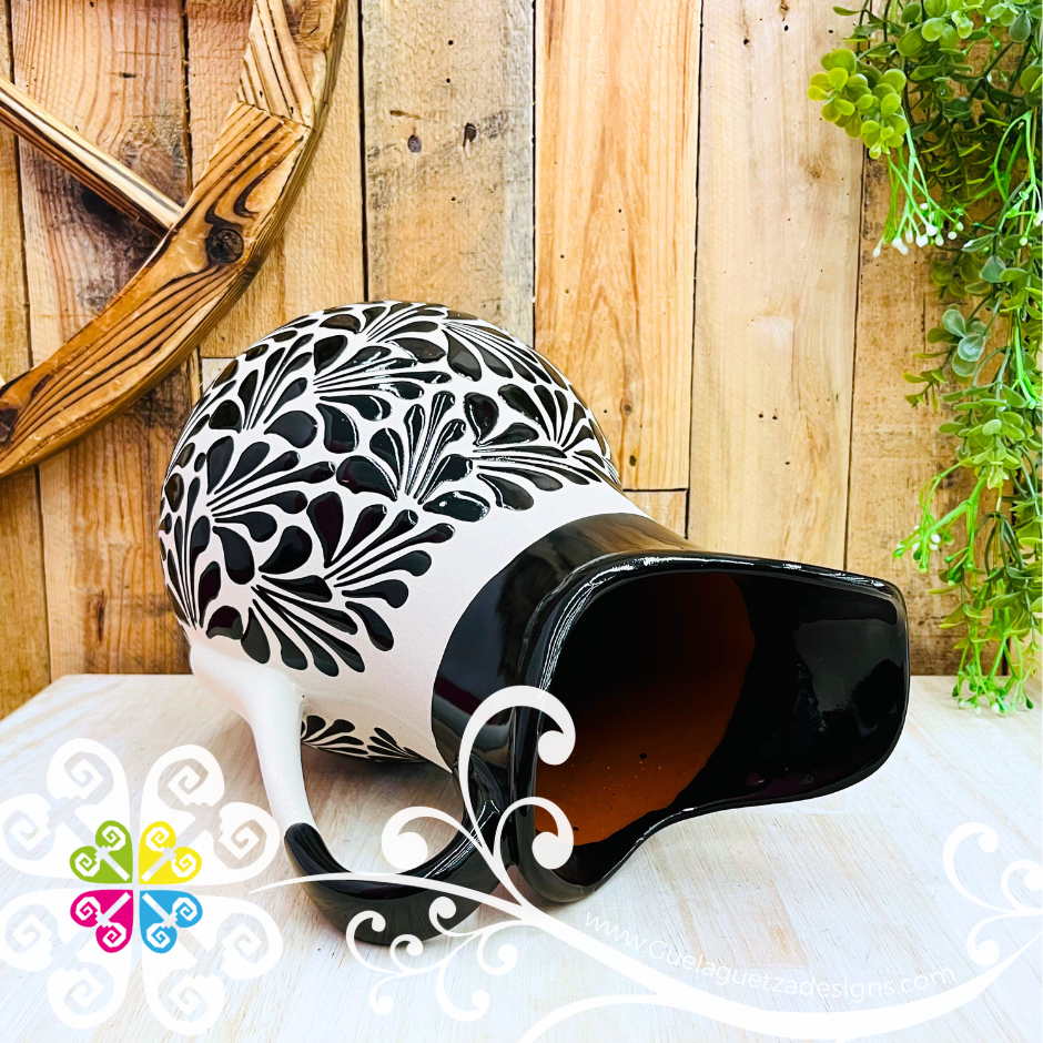 Engobe with Black Espiga Large Pato Clay Pitcher - Jarro de Barro