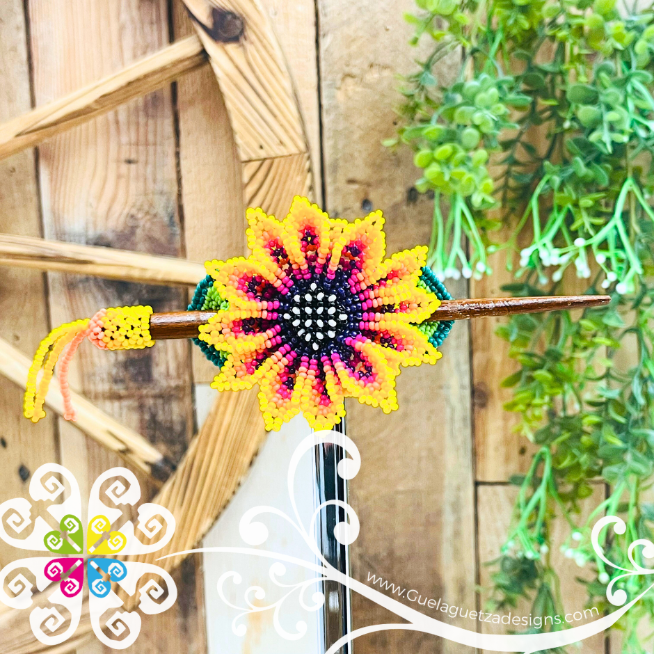 Beaded Daysi Hair Brooch