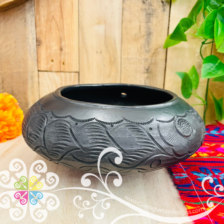 Onis Black Clay Vase - Barro Negro Oaxaca