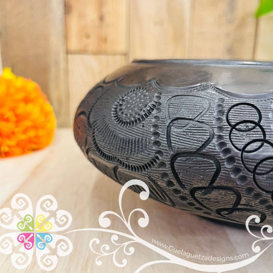 Onis Black Clay Vase - Barro Negro Oaxaca