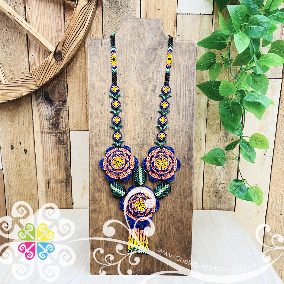 Tri Daisy Beaded Necklace