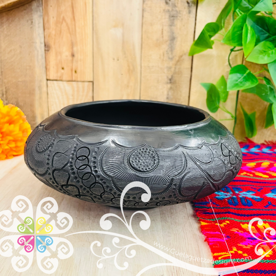 Onis Black Clay Vase - Barro Negro Oaxaca