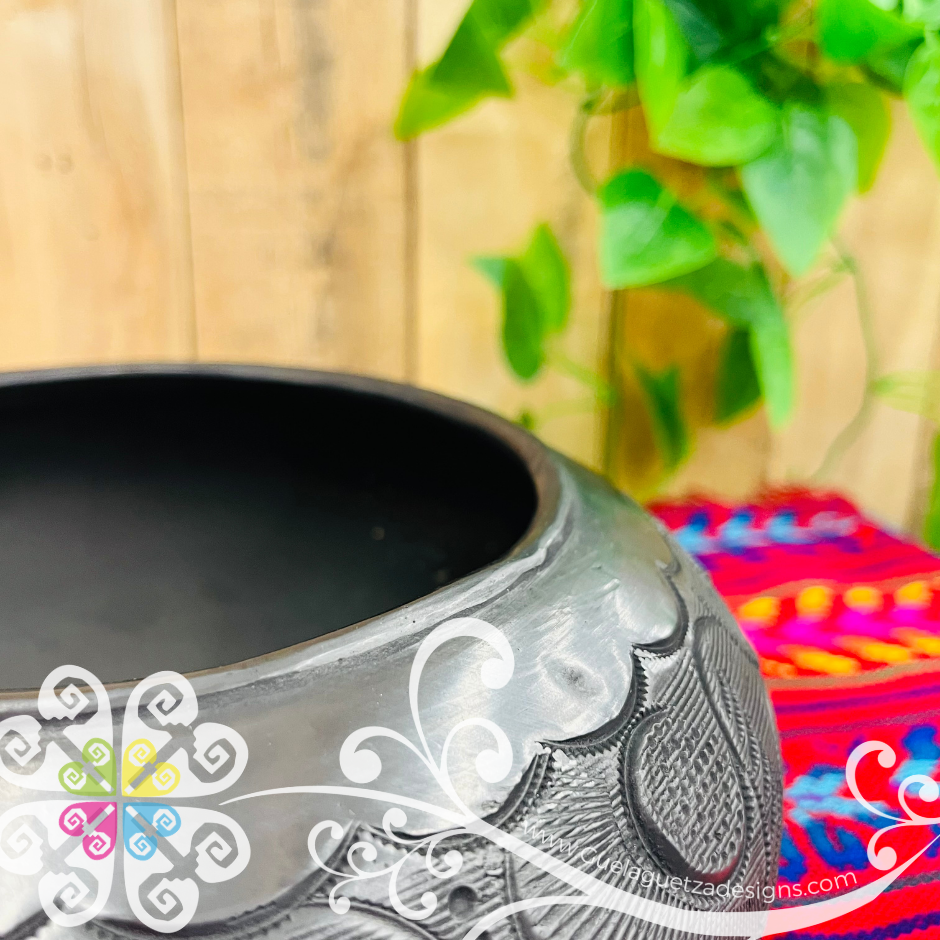 Onis Black Clay Vase - Barro Negro Oaxaca