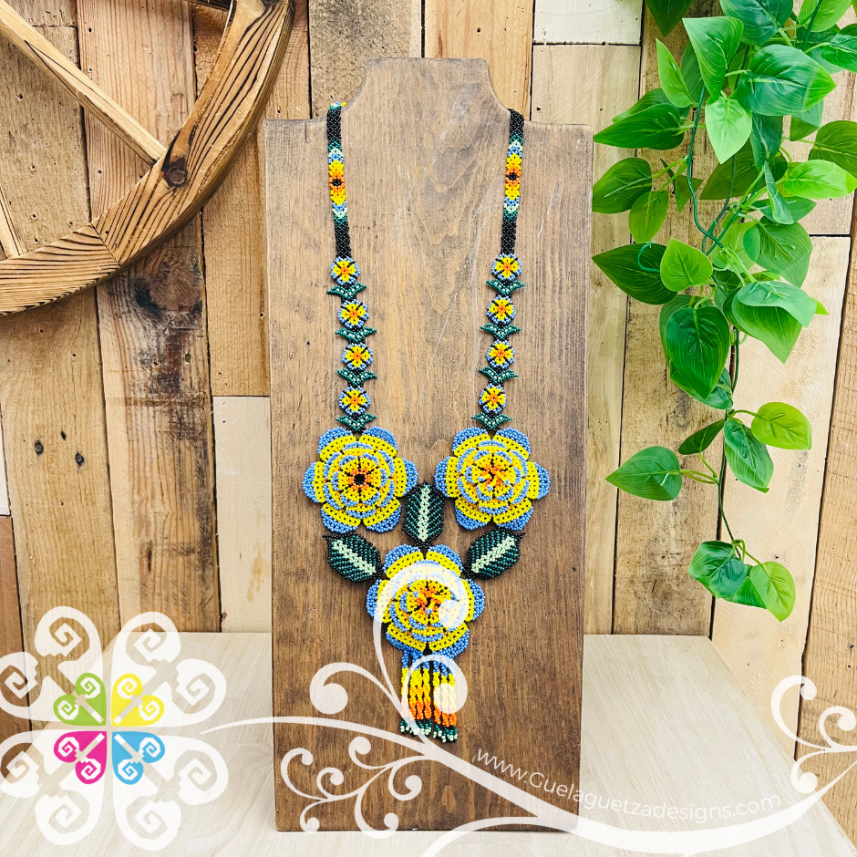 Tri Daisy Beaded Necklace