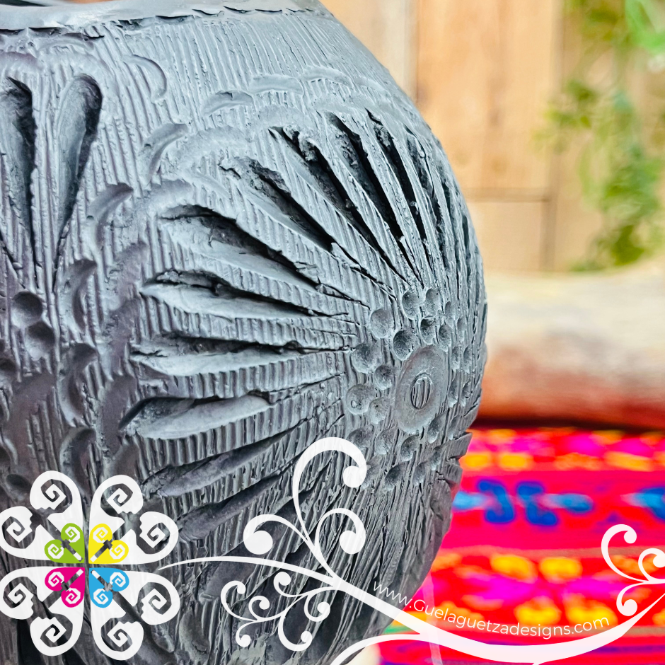 Medium Macetera Craneo  - Black Clay Oaxaca