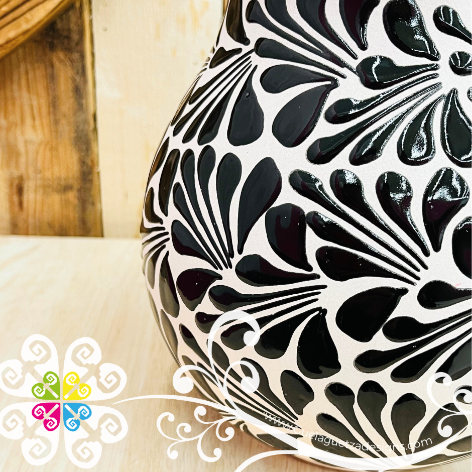 Engobe with Black Espiga Large Pato Clay Pitcher - Jarro de Barro