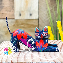 Mini Scratching Cat  Alebrije Handcarve Wood Decoration Figure