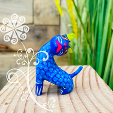 Mini Bent Cat Alebrije Handcarve Wood Decoration Figure